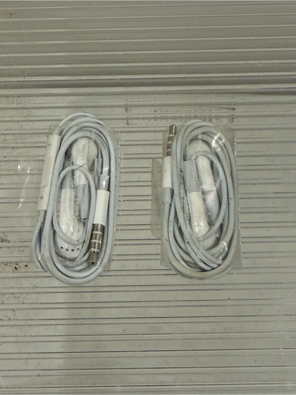 NEW Apple White Wired Earbuds with 3.5mm Jack - Pack of 2
